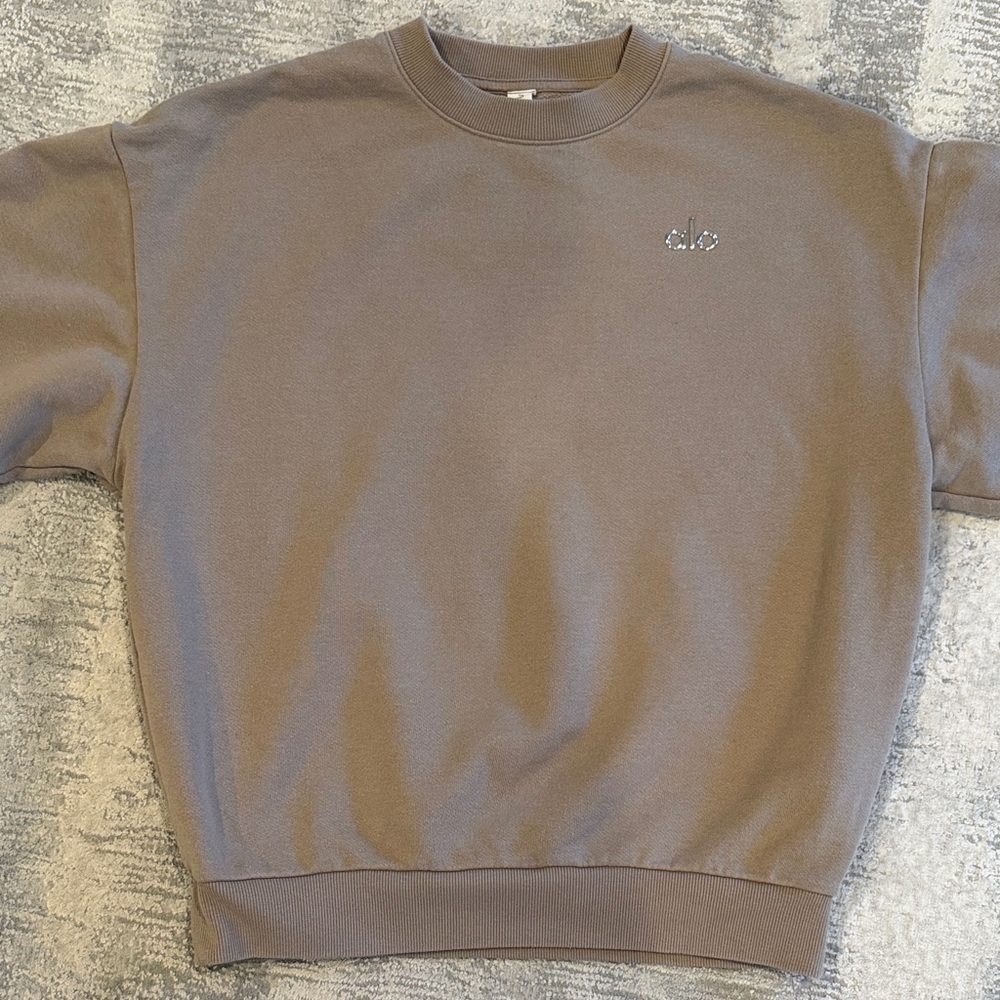 ALO Yoga Women’s Accolade Crew
Gravel
In store $128 
Great condition